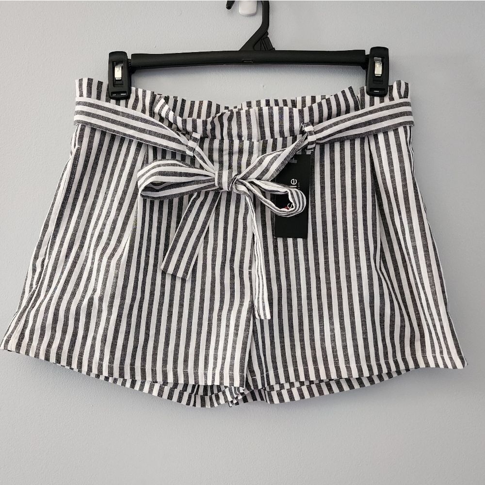 2Sable Women's Chino Shorts Size L Striped Paperbag Waist Belted NWT